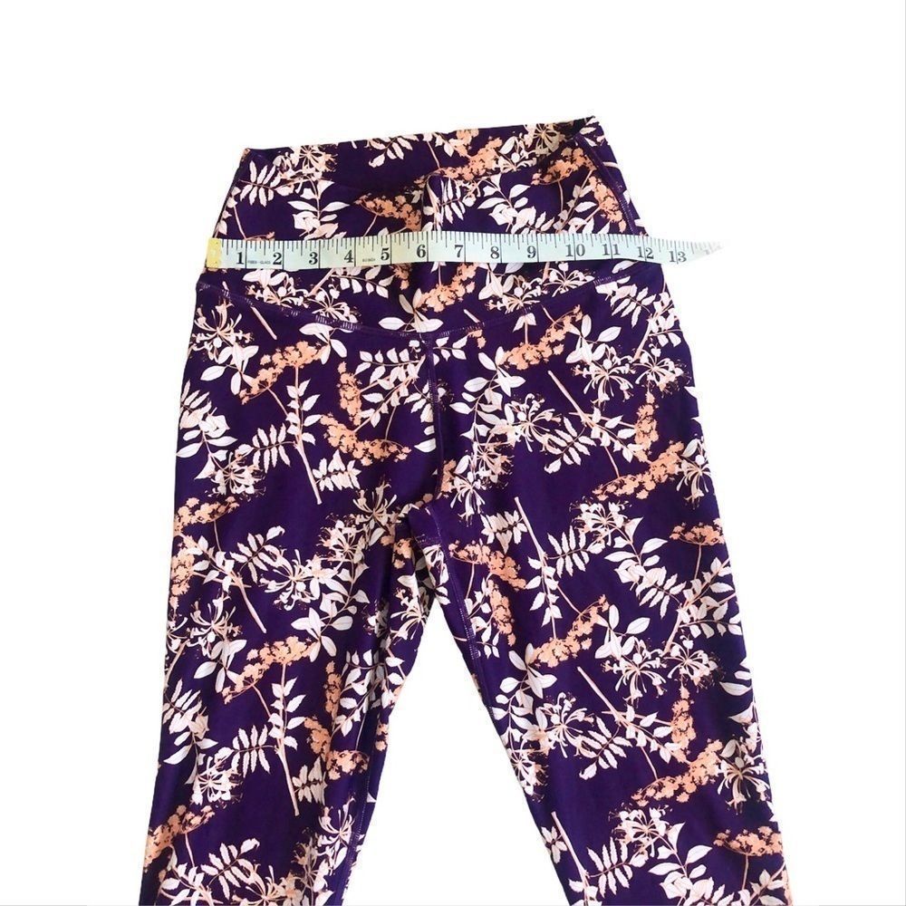 Fabletics Mid Rise PowerHold Capri - Picture 8 of 12